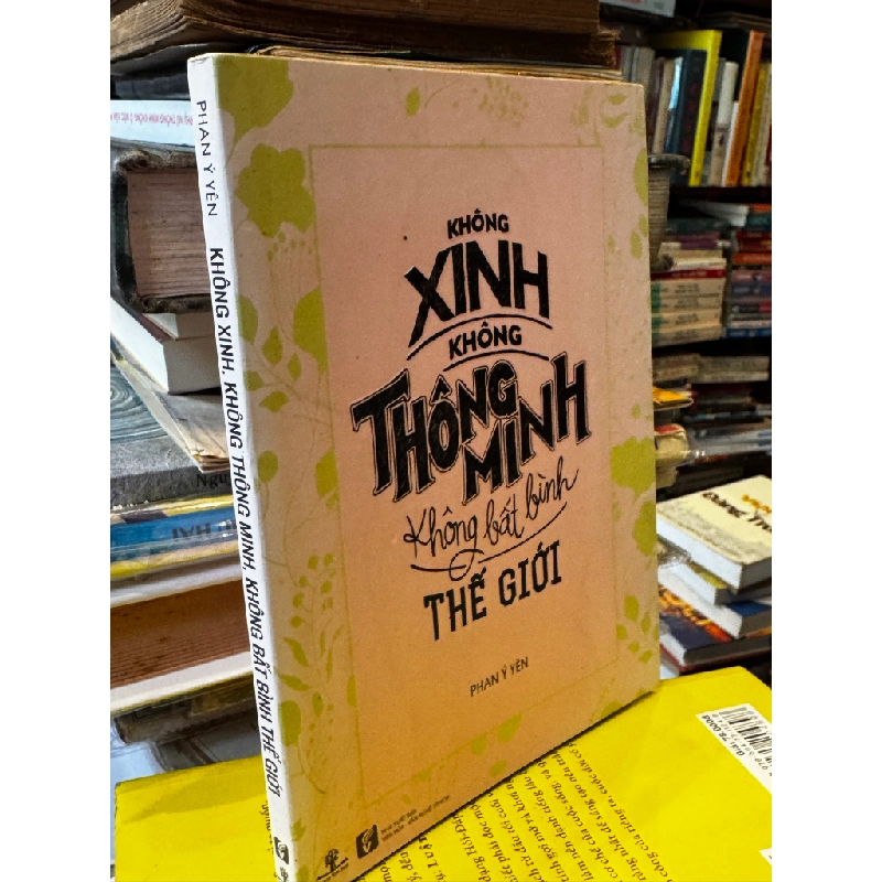 Không Xinh Không Thông Minh Không Bất Bình Thế Giới - Phan Ý Yên 449421