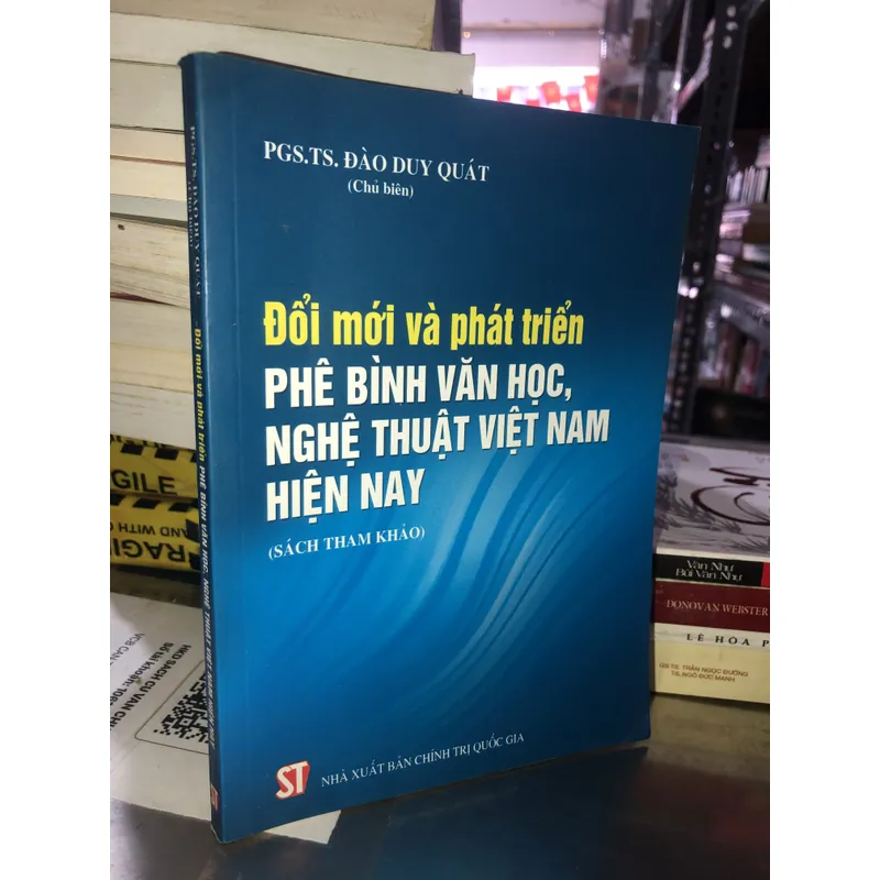 Đổi mới và phát triển phê bình văn học, nghệ thuật Việt Nam hiện nay  723031