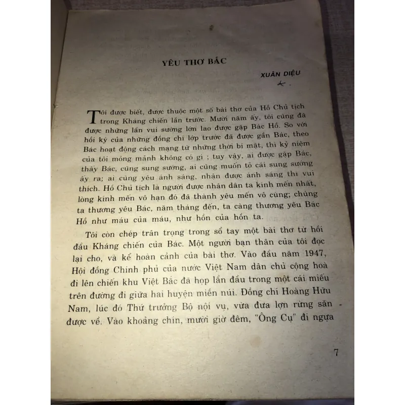 Thơ Hồ Chí Minh Và Lời Bình 971711