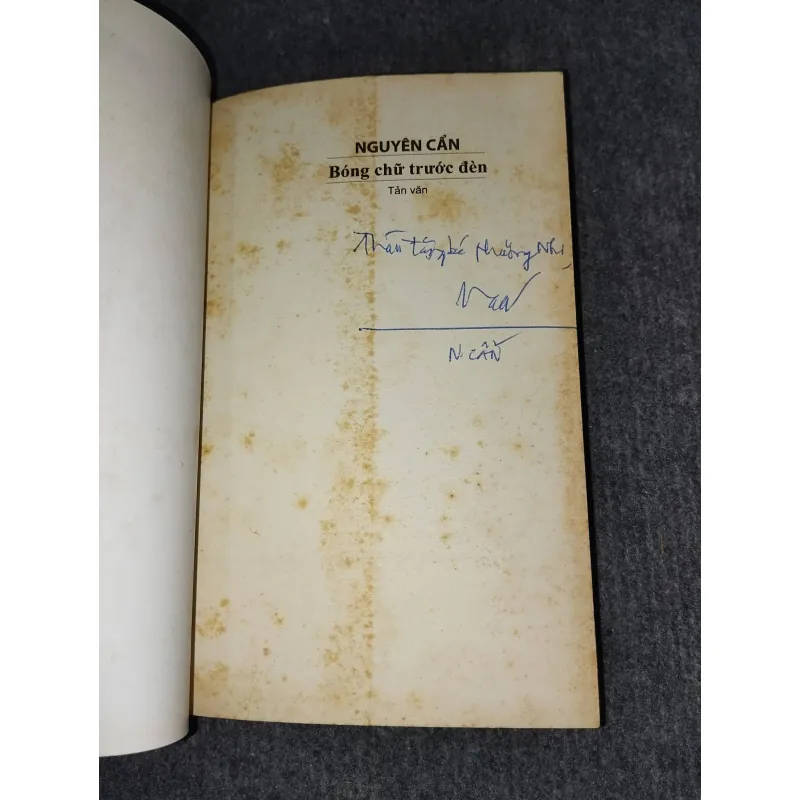 BÓNG CHỮ TRƯỚC ĐÈN 991052