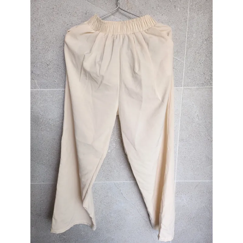 Quần dáng suông màu be 600937