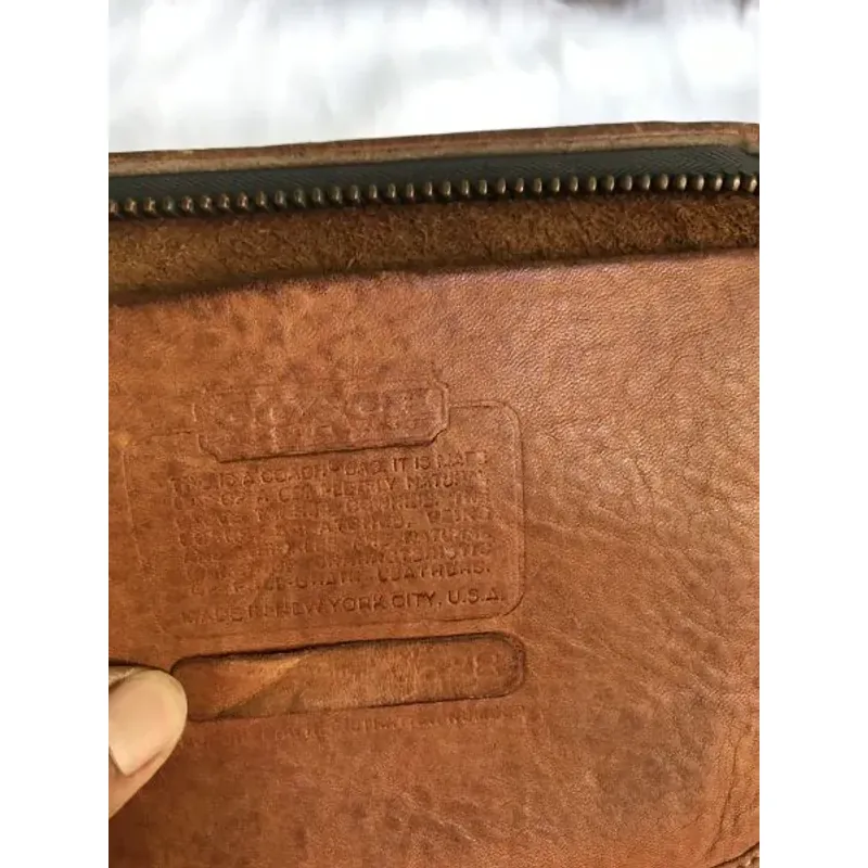 Túi loại cầm tay . COACH USA màu da bò 936341