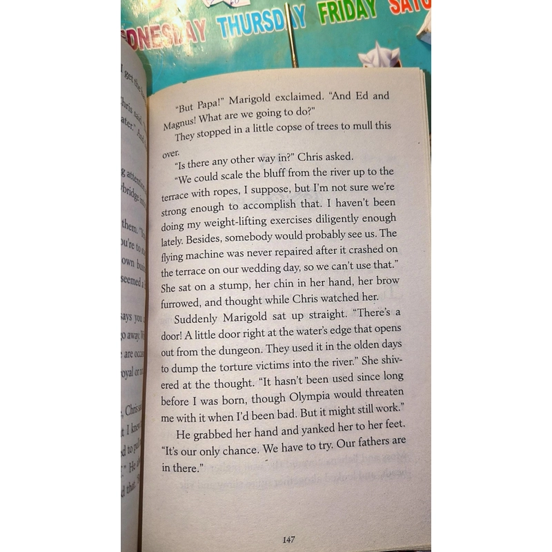 Ngoại văn chapter cho bé - Twice upon a Marigold - Scholastic 495458