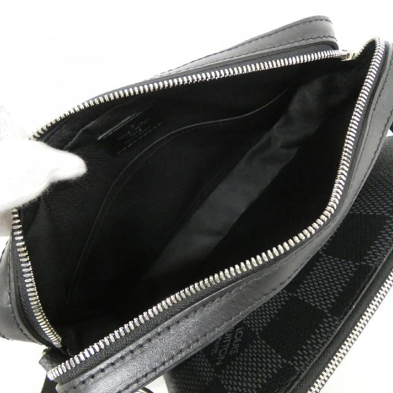 Túi đeo chéo Louis Vuitton Damier Graphite 3D Trio Messenger N50017 610065