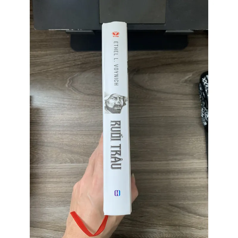 Ruồi Trâu (bìa cứng) 737888