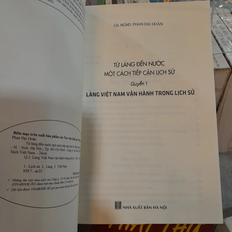 TỪ LÀNG ĐẾN NƯỚC MỘT CÁCH TIẾP CẬN - PHAN ĐẠI DOÃN 697068