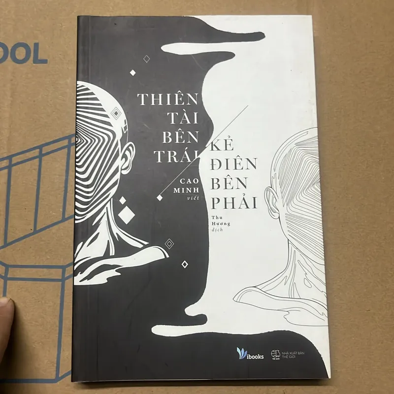 Thiên tài bên trái, kẻ điên bên phải 572652