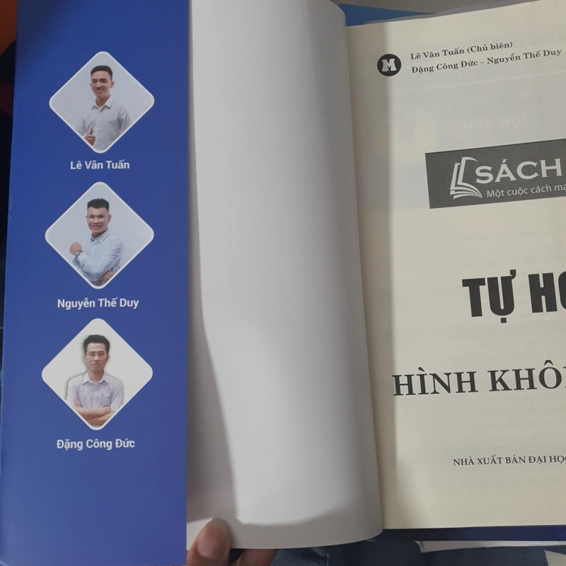Sách Toán tự học Hình Không Gian chưa cào mã sách ID học trên moon còn nguyên 100% 353526