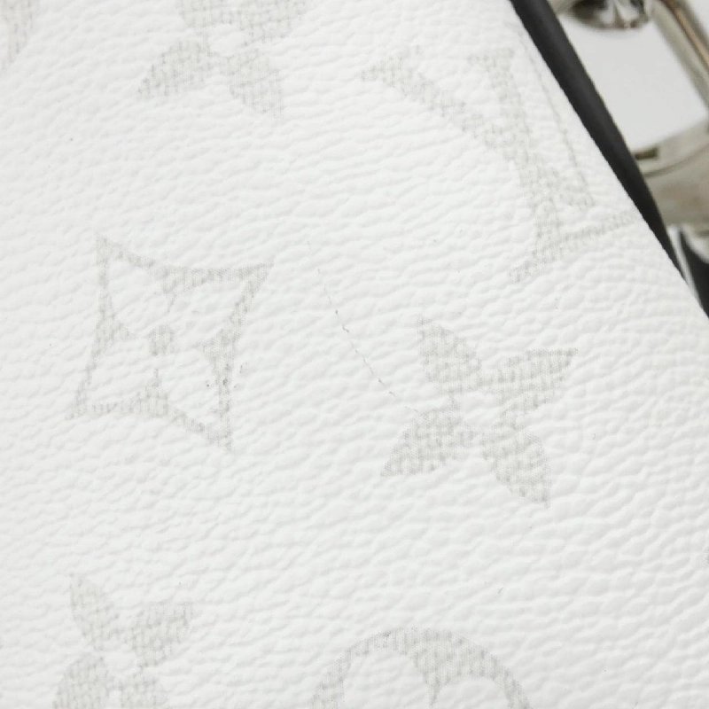 Túi xách cuối tuần Taiga Llama M30919 của Louis Vuitton 610787