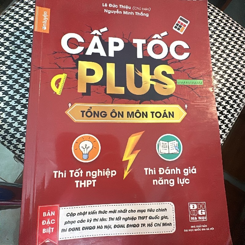 Bộ sách tổng ôn cấp tốc ( chương trình cũ ) sách vừa học xong vẫn còn mới  183817