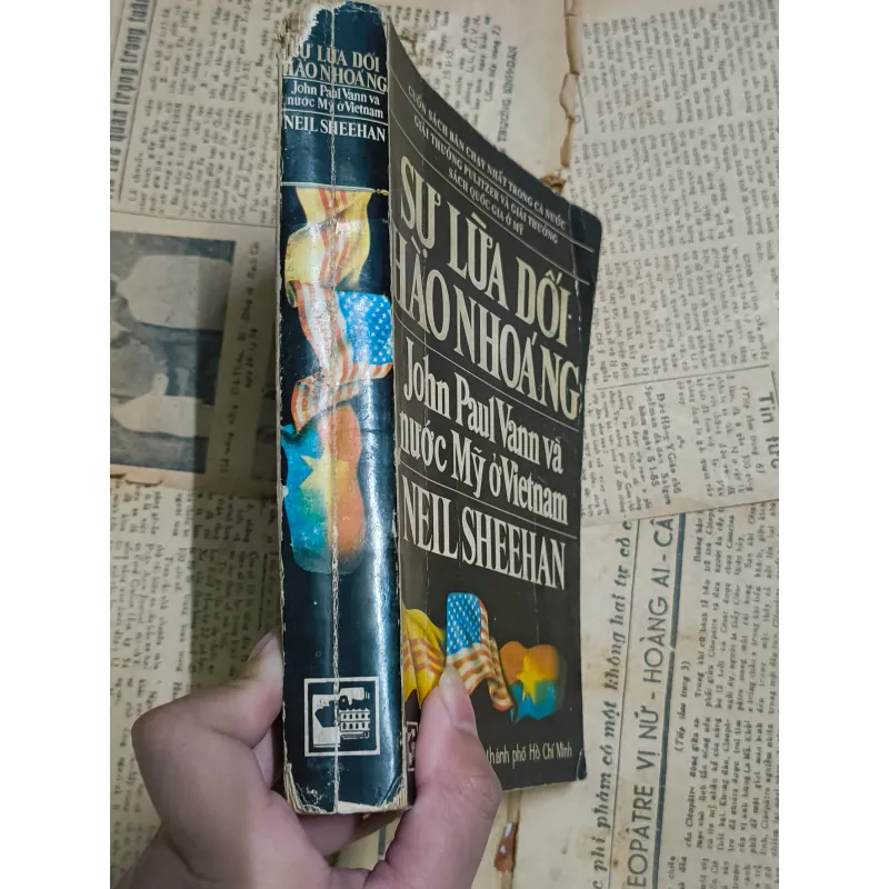 Sự Lừa Dối Hào Nhoáng (Một Người Mỹ Trong Cuộc Chiến Tranh Việt Nam) -  Neil Sheehan 972008
