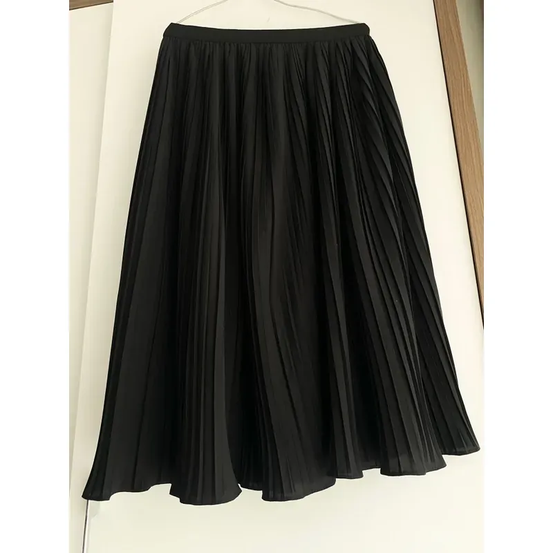 MỚI 99%***CHÂN VÁY XẾP LY ZARA BASIC ĐEN* VIỀN XOÈ* CHẤT SUÔNG ĐẸP* TẶNG QUÀ 0Đ 591528