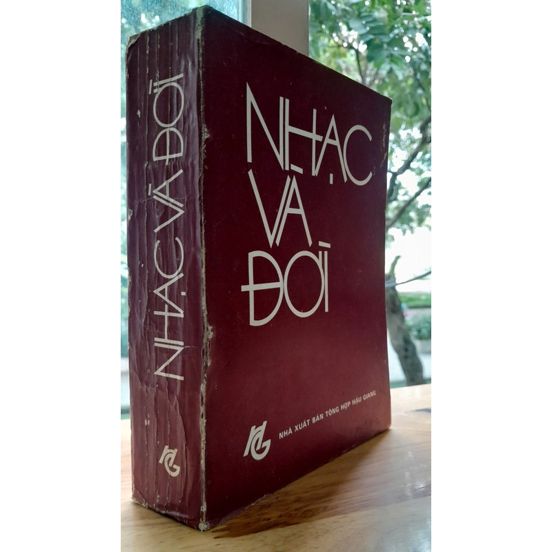 ĐỜI VÀ NHẠC - NXB: 1989 304551