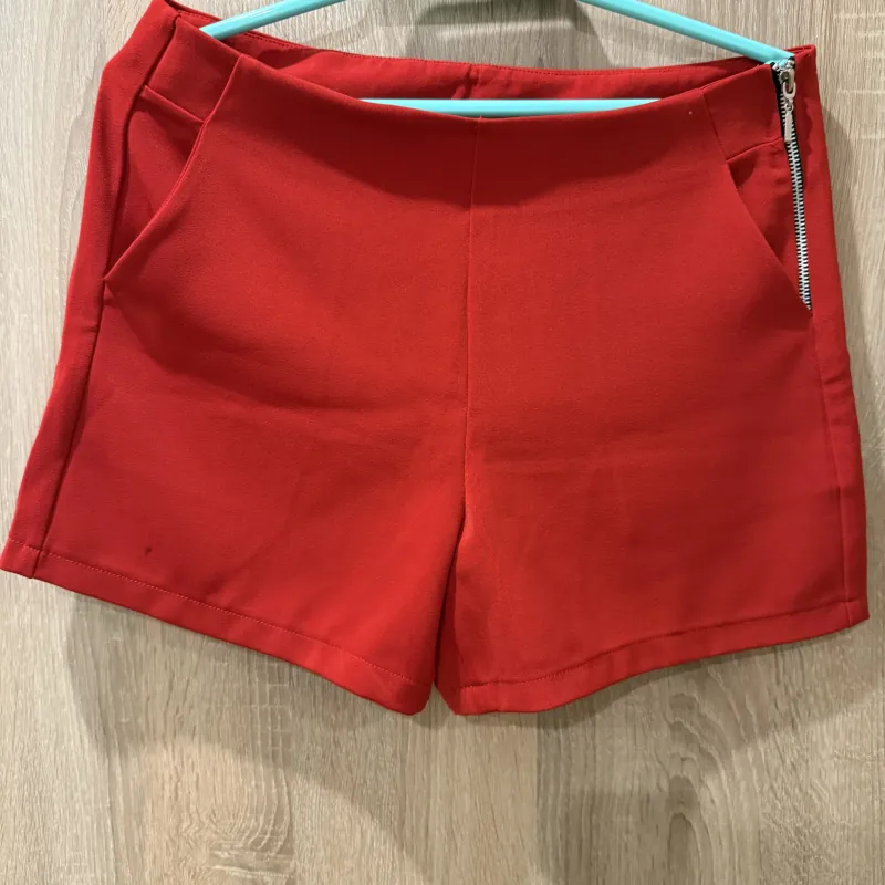 Quần short nữ size XL màu đỏ, đã sử dụng 1034598
