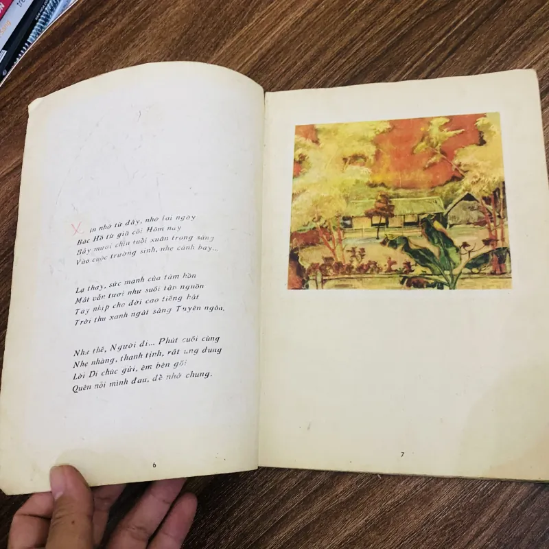 Theo chân - thơ Tố Hữu - nxb 1975 1024301