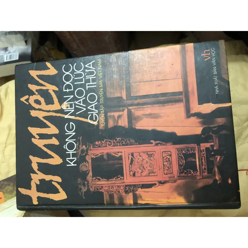 truyện không nên đọc vào lúc giao thừa bìa cứng 931212