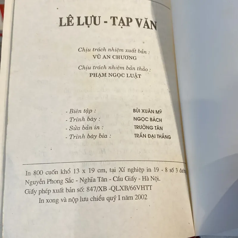 TẠP VĂN - LÊ LỰU, bản bìa cứng (xb 2002) 567761