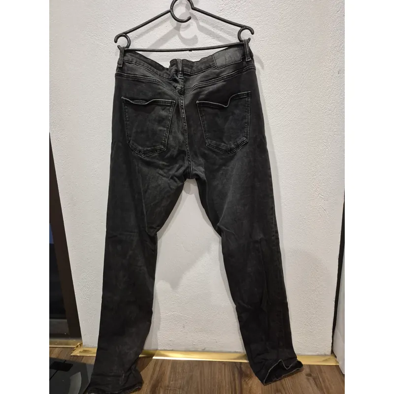 Quần jeans dài nam MNG (sz L) chính hãng (đã qua sử dụng) 738195