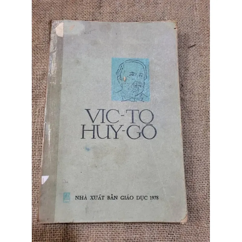 Victor Hugo - sách khổ lớn; 200 trang  1012724