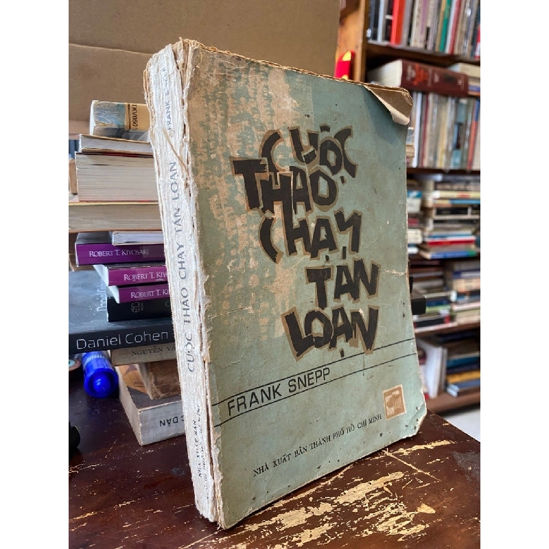 CUỘC THÁO CHẠY TÁN LOẠN - FRANK SNEPP 129029