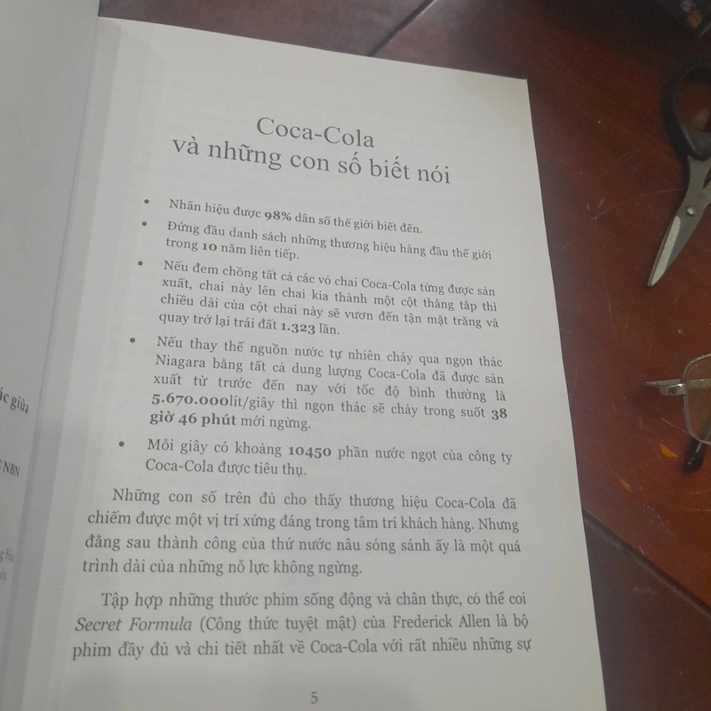 CÔNG THỨC TUYỆT MẬT - Thương hiệu Coca Cola đã được xây dựng như thế nào? 309041