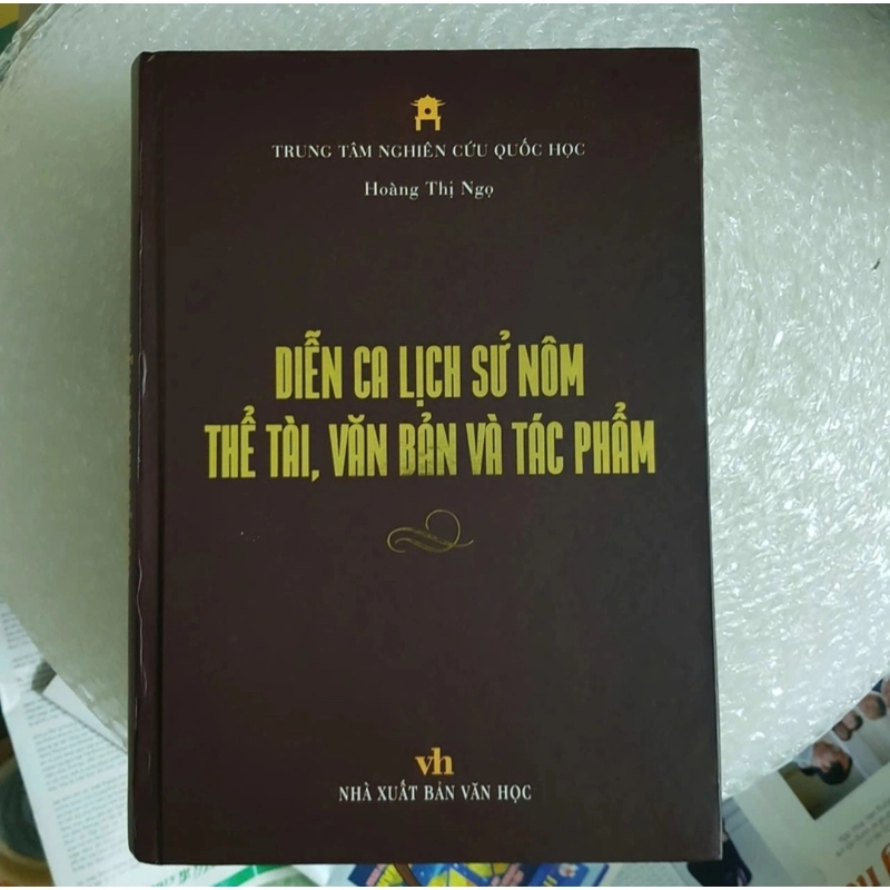 Diễn ca lịch sử Nôm thể tài văn bản và tác phẩm I Hoàng Thị Ngọ viết, dịch 493938