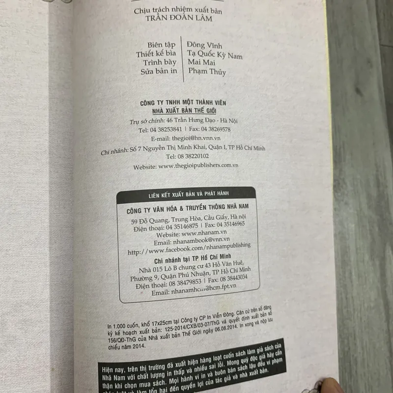 Ngàn năm áo mũ - trần quang đức. 3a1 689208