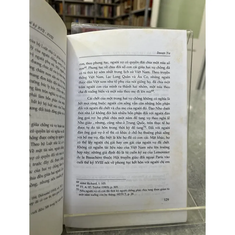 LUẬT VÀ XÃ HỘI VIỆT NAM THẾ KỶ XVII - XVIII 720362