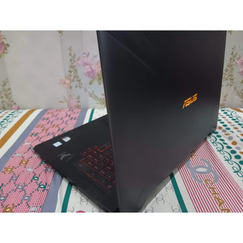 ASUS TUF FX705GE i7 8750h 16gb ram gtx 1050ti 256gb nvme 689396