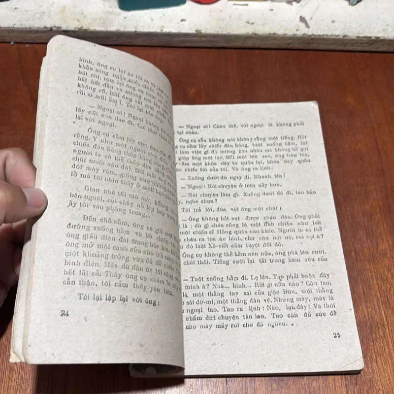 [Sách 8x] - II Truyện Tình Báo: Ông Già Và Đứa Cháu Ngoại - E. MUKHINA - 1987 797182