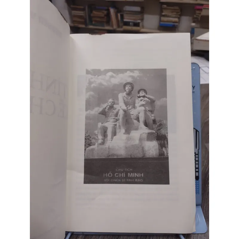 Sách: Tình báo kể chuyện - Nguyễn Văn Tàu (A2) 717112