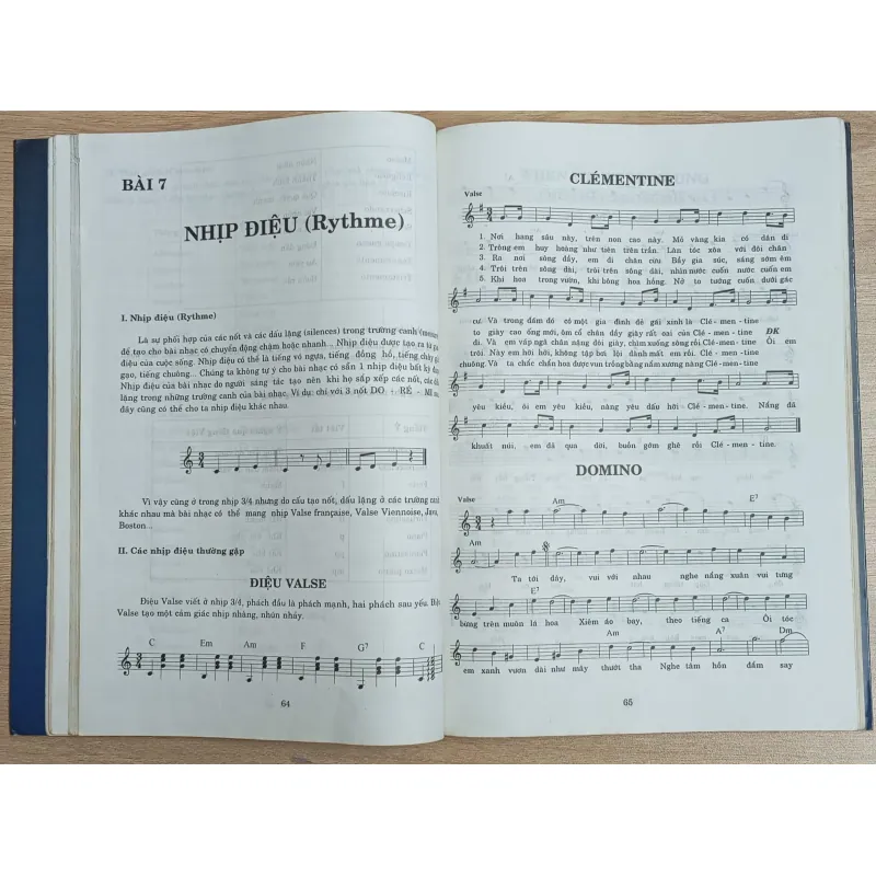 3 quyển sách cũ học đàn Guitar 977534