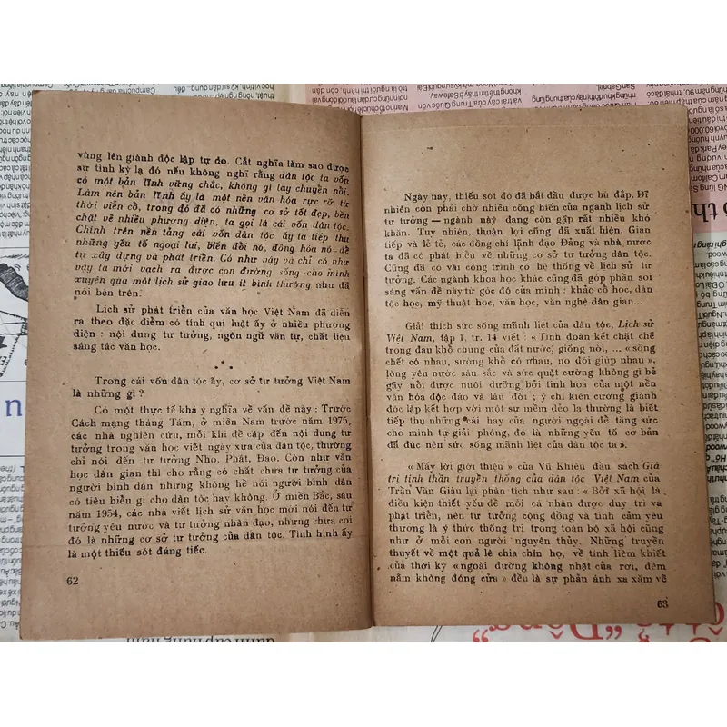 ĐẶC ĐIỂM LỊCH SỬ VĂN HỌC VIỆT NAM - Giáo sư Lê Trí Viễn 717579