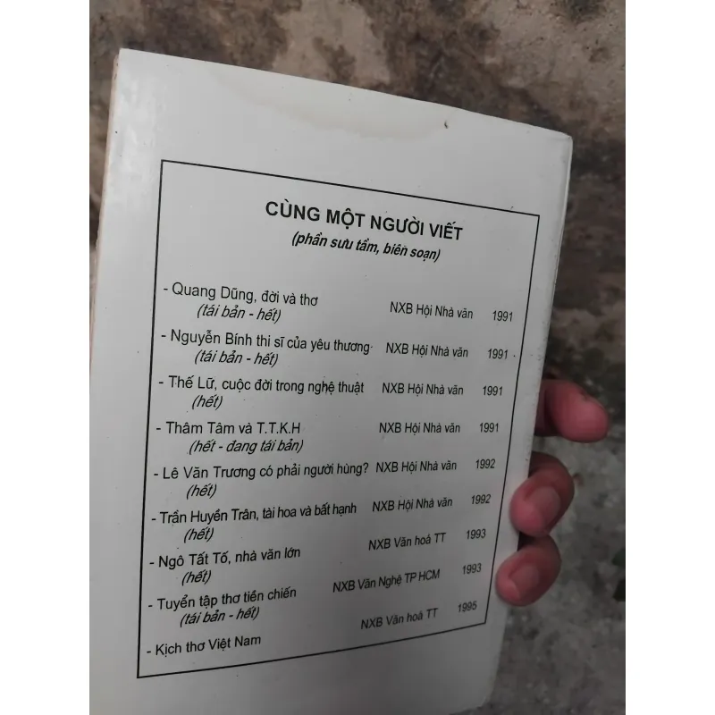 Hoàng Cầm thơ văn và cuộc đời của Hoài Việt  1025184