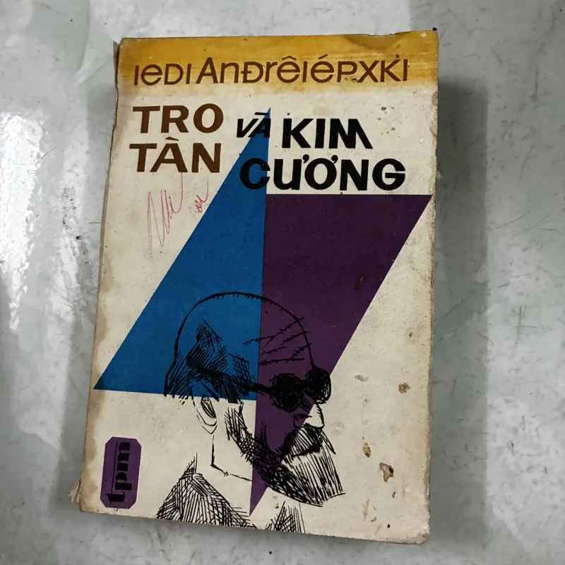 Tro tàn và kim cương 1024823