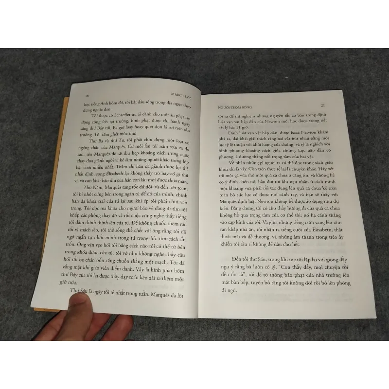 NGƯỜI TRỘM BÓNG - MARC LEVY 701118