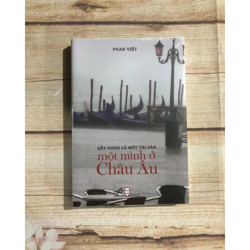Bất Hạnh Là Một Tài Sản: Một Mình Ở Châu Âu - Phan Việt 785986