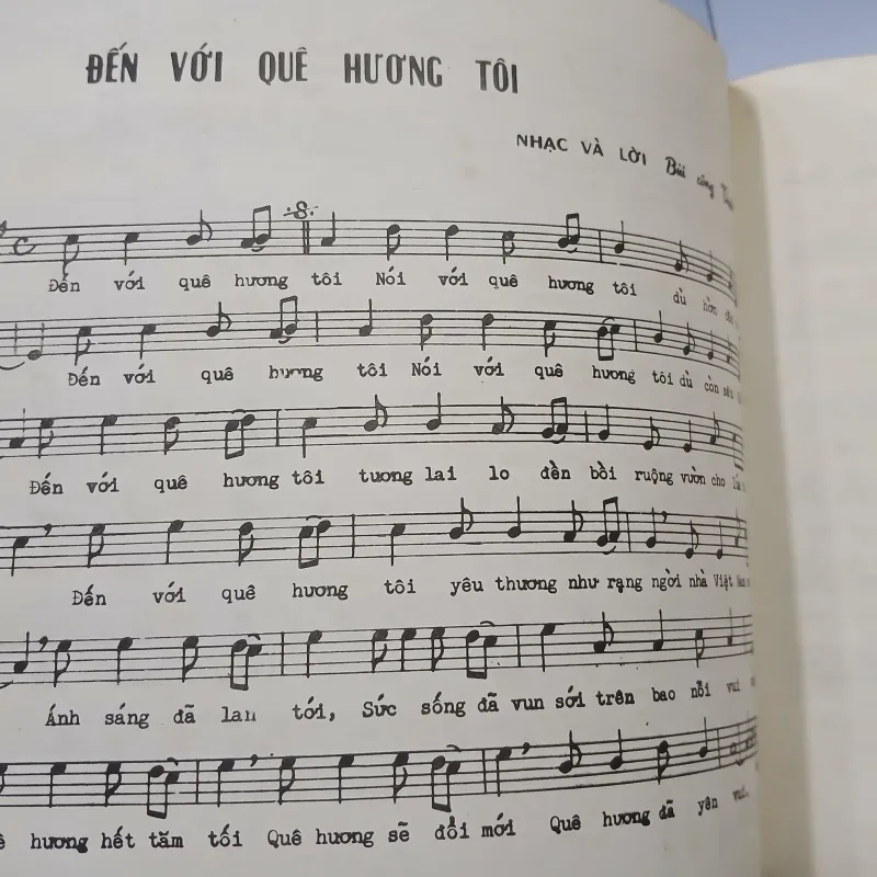 TA ĐI TRÊN GIÒNG LỊCH SỬ 970325