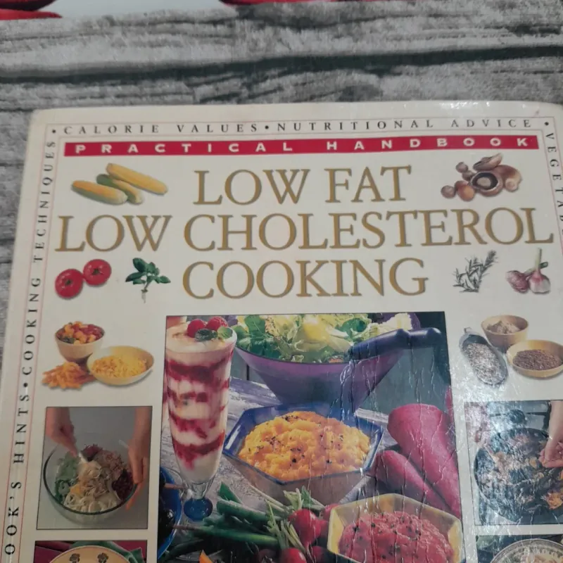 Sách nấu ăn ngoại Anh- Cẩm nang nấu MÓN ÍT MỠ ÍT BÉO. Chủ biên. Christine France 786589