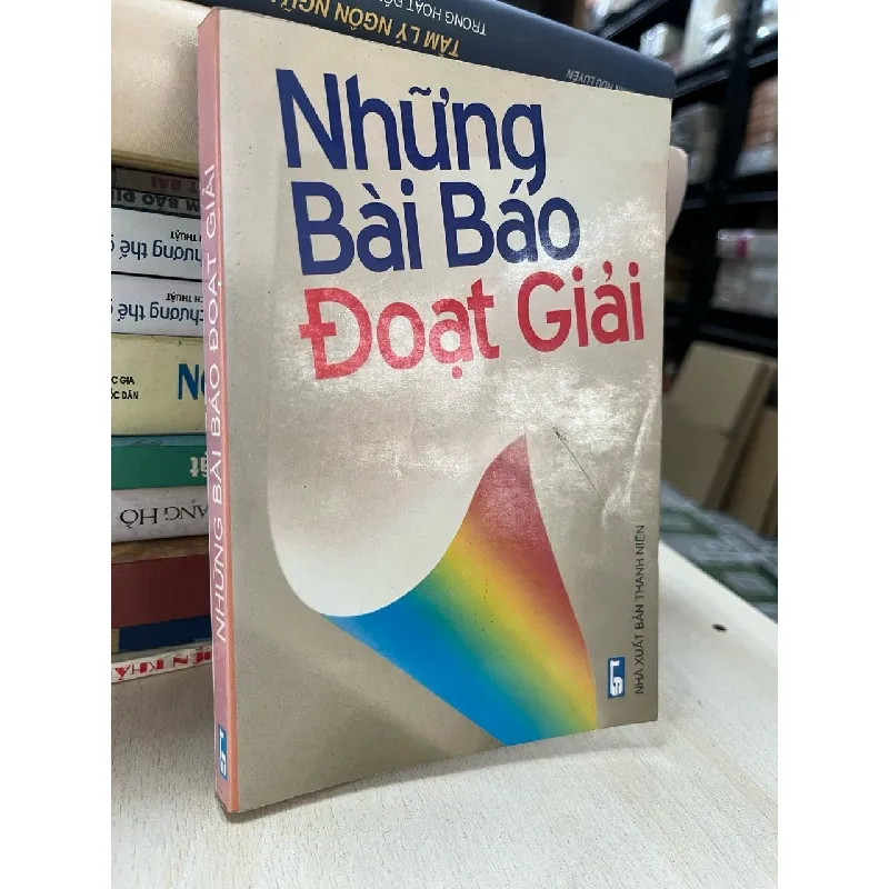 Những bài báo đoạt giải - nhiều tác giả 704220