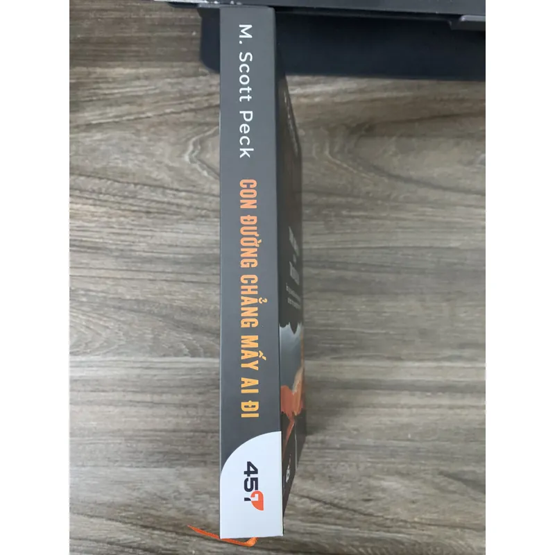 Con đường chẳng mấy ai đi (bìa cứng) 737729