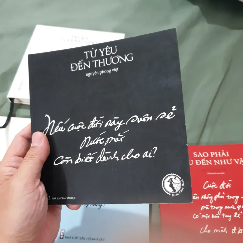 5 tập thơ Nguyễn Phong Việt 928041