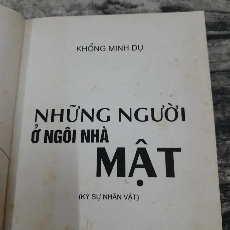 Thiếu tướng Nhà văn Khổng Minh Dụ. Những người ở ngôi nhà mật. 748374