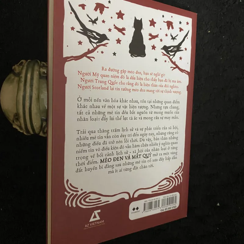 "Mèo Đen Và Mắt Quỷ" của tác giả Chloe Rhodes, do Sahara dịch 1030369