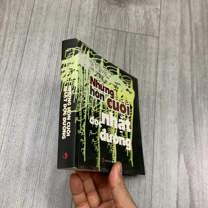 Những hòn cuội nhặt dọc đường - lê trí dũng. 6a4 730504