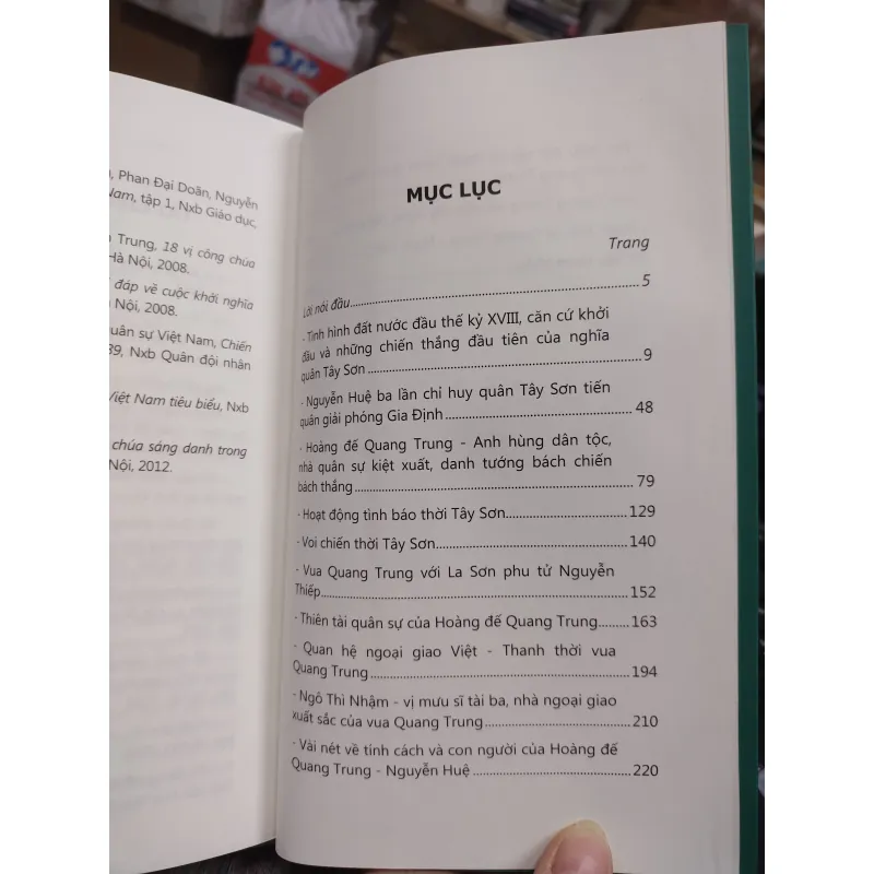 Sách: Hoàng đế Quang Trung - Nhà quân sự kiệt xuất danh tướng bách chiến bách thắng (A1) 733406