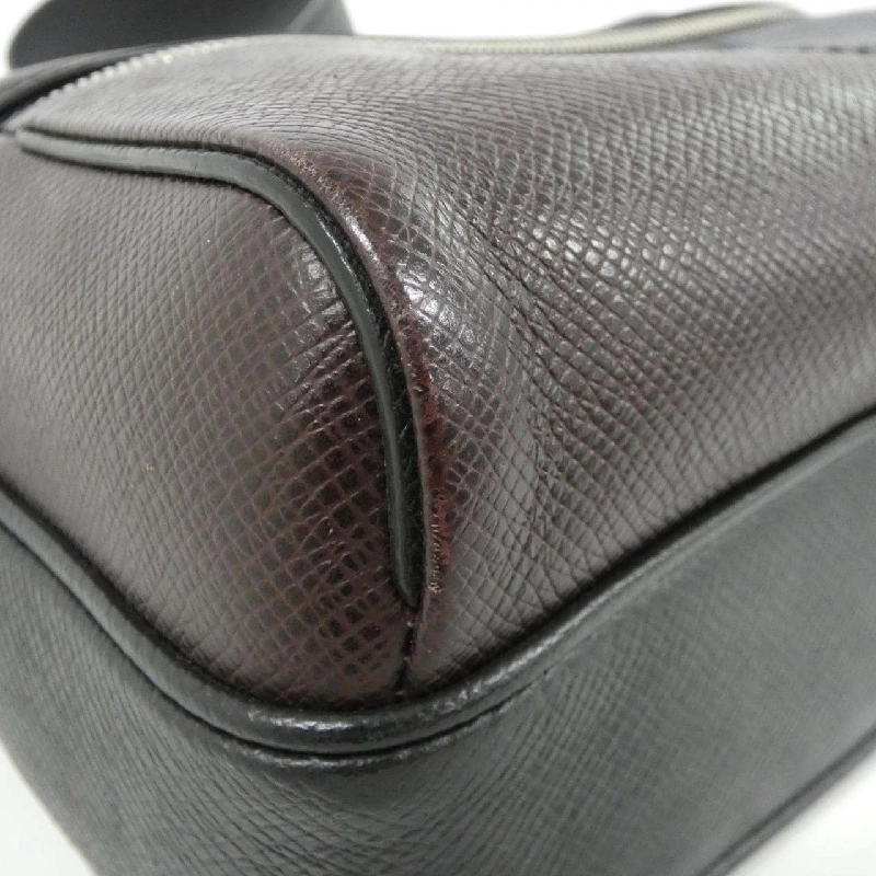 Túi đeo chéo ngoài trời Louis Vuitton Taiga (Mẫu V) PM M30703 - Hàng hiệu Chính hãng 803248