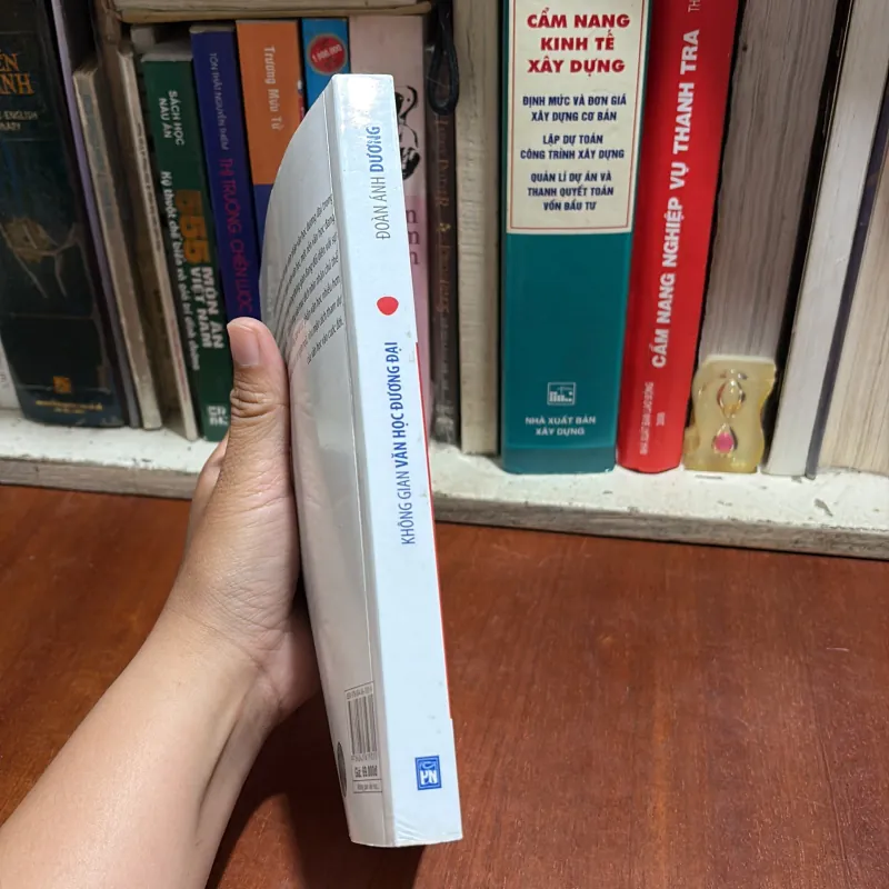 II Phê Bình Vấn Đề Và Hiện Tượng Văn Học: Không Gian Văn Học Đương Đại - Đoàn Ánh Dương 801134