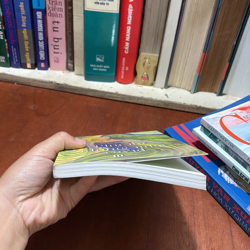 II Sách: Phụ Nữ Và Những Mùa Covid - Phạm Thị Phương Thảo - 2022 786232