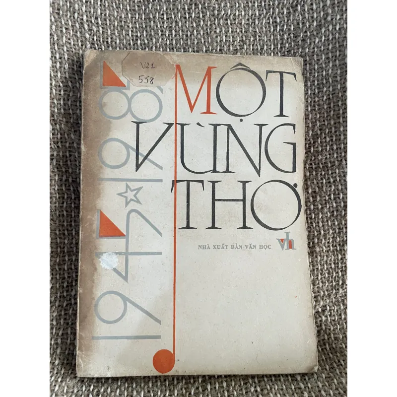 Một vùng thơ - thơ Việt Nam 1945-1985; khổ lớn  1026245
